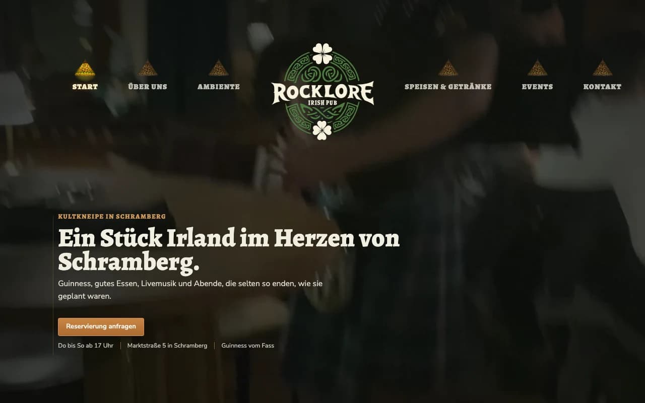 Rocklore Startseite mit Pub-Atmosphäre und aktuellem Öffnungsstatus